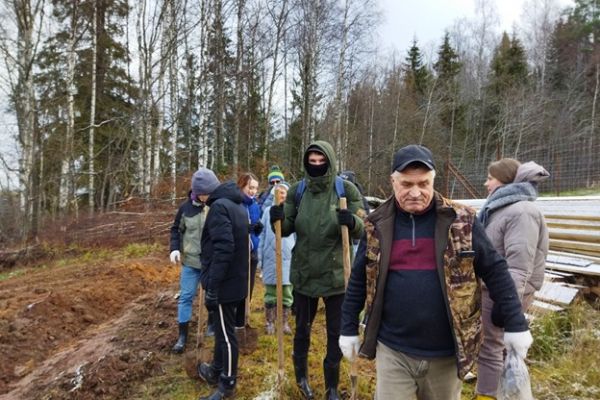 студенты-ргпу-идут-высаживать-аллею-ргпу-у-родника-св-агапита1A464BA8-B20F-2274-A40F-8E857C9BC32F.jpg