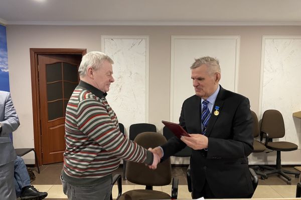 диплом действительного члена Академии, доктору политических наук В. В. Пыжу
