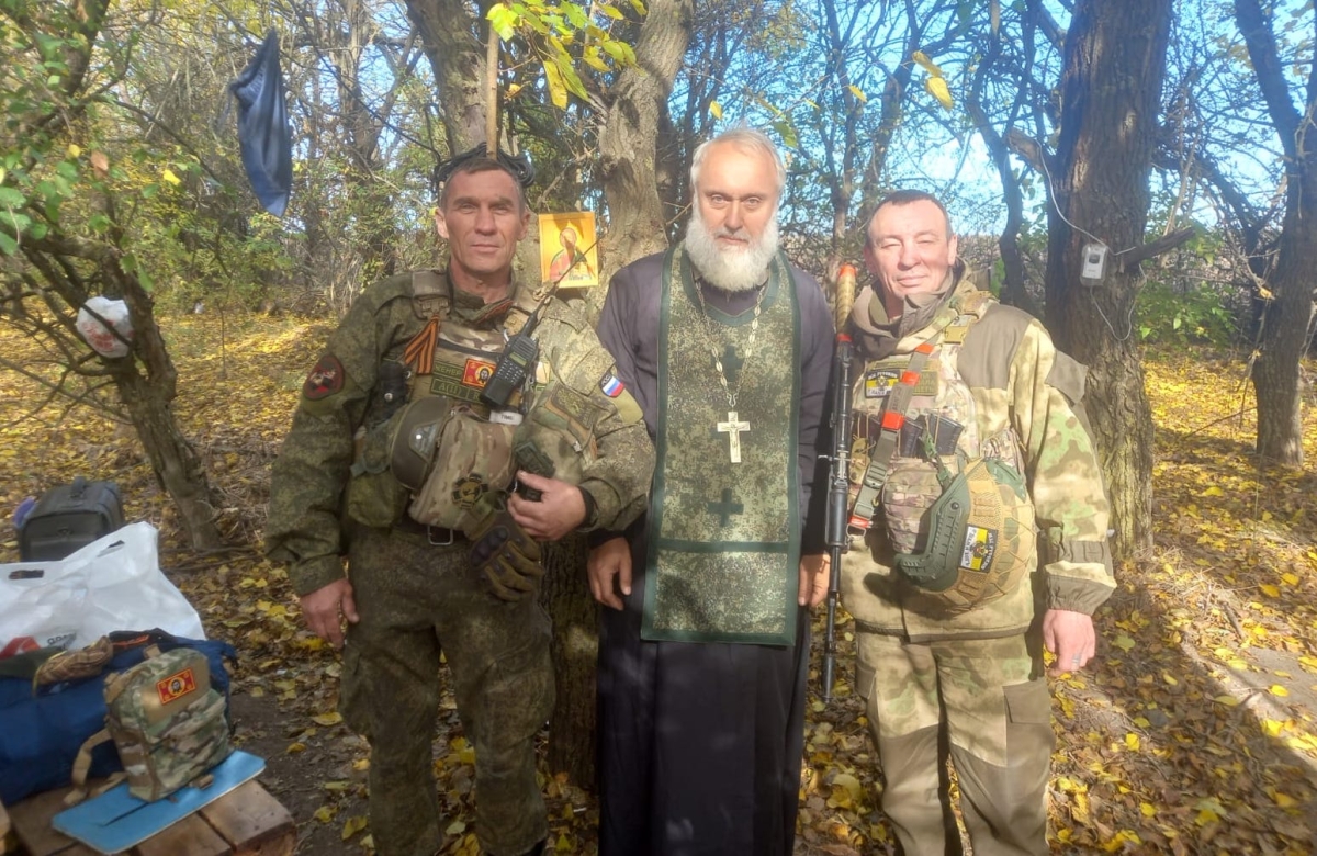 Отец Георгий с солдатами СВО