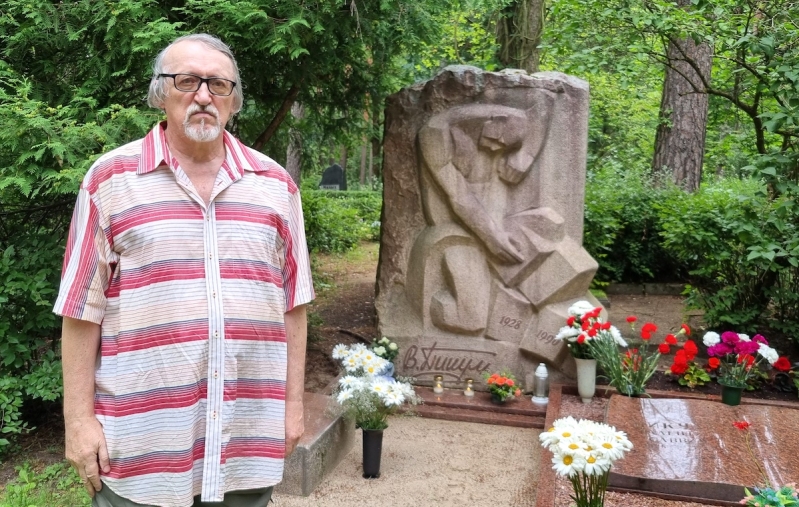 Час памяти на мемориале Пикуля