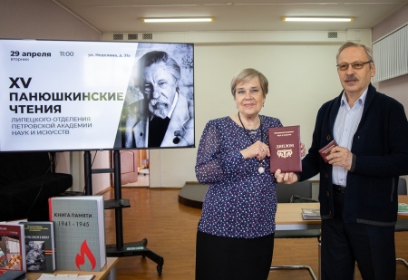 Помним героев